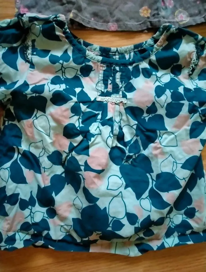 Lot de 2 blouses. Manches 3/4.
Fille. Taille 3 ans - photo numéro 3