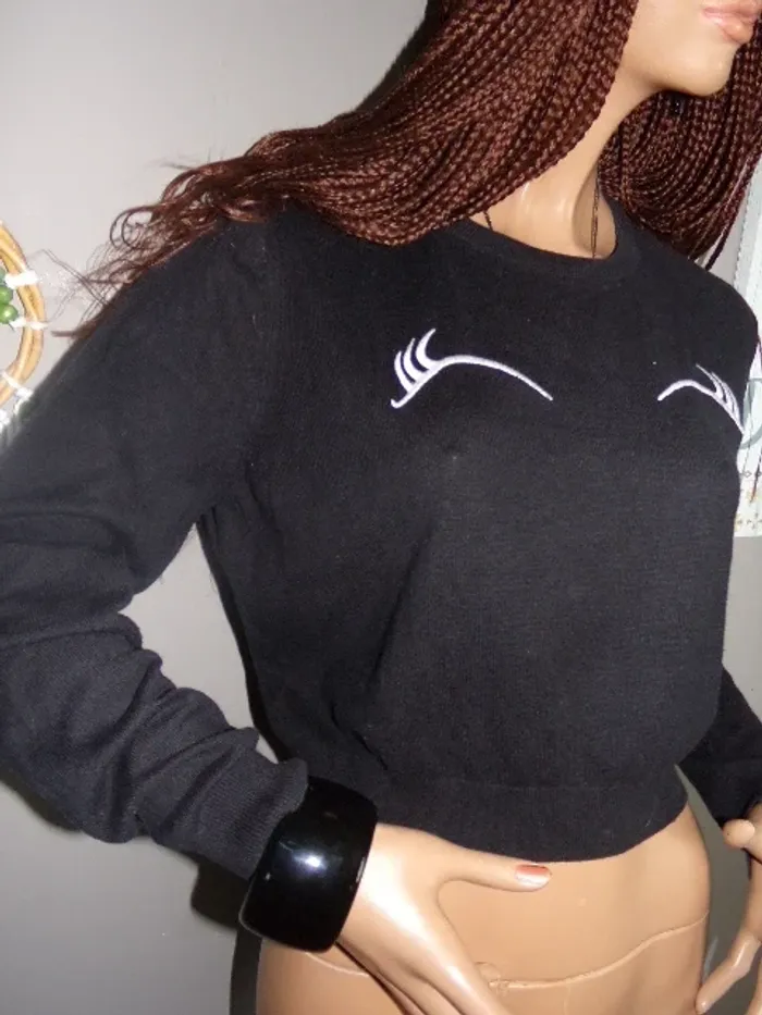 Pull noir - photo numéro 2