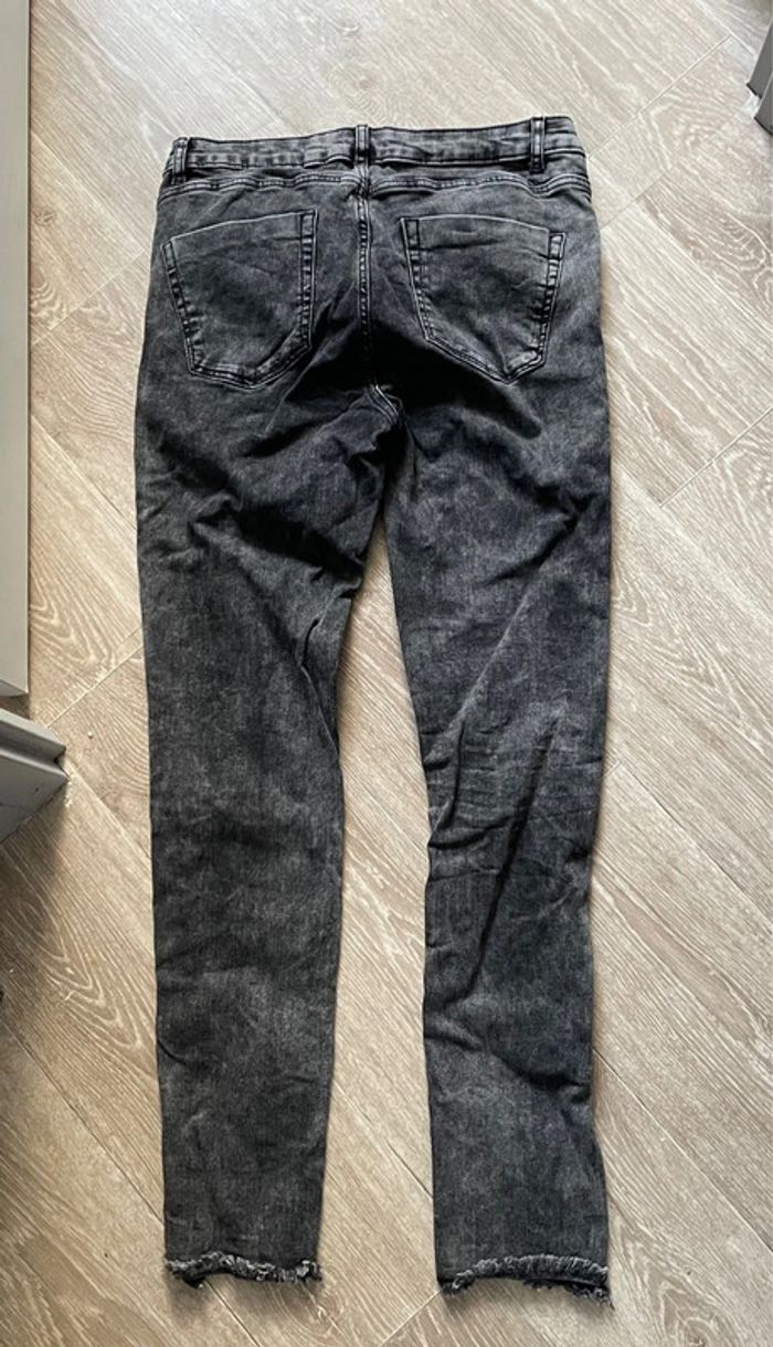 Jean troué avec perles kiabi taille 38 - photo numéro 4