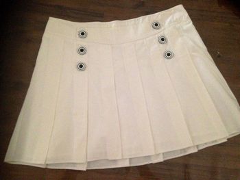 Jupe blanche plissee bouton marin