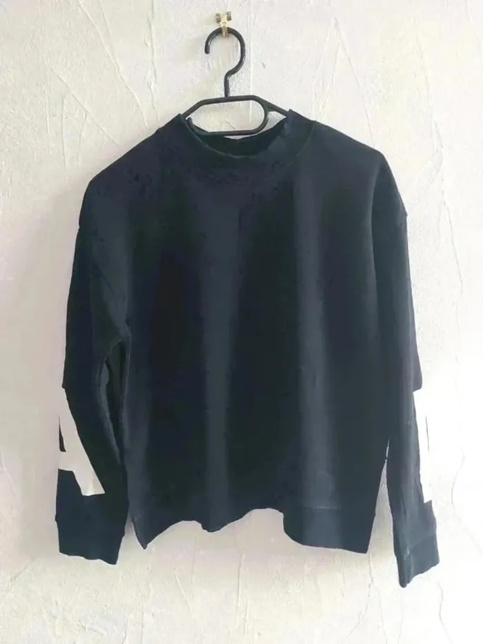 Sweat Noir avec Détails Blancs Taille S