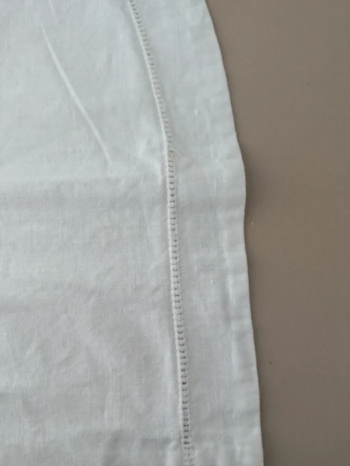 Linge de lit ancien taie d'oreiller en demi lune pour berceau brodé escargot - photo numéro 2