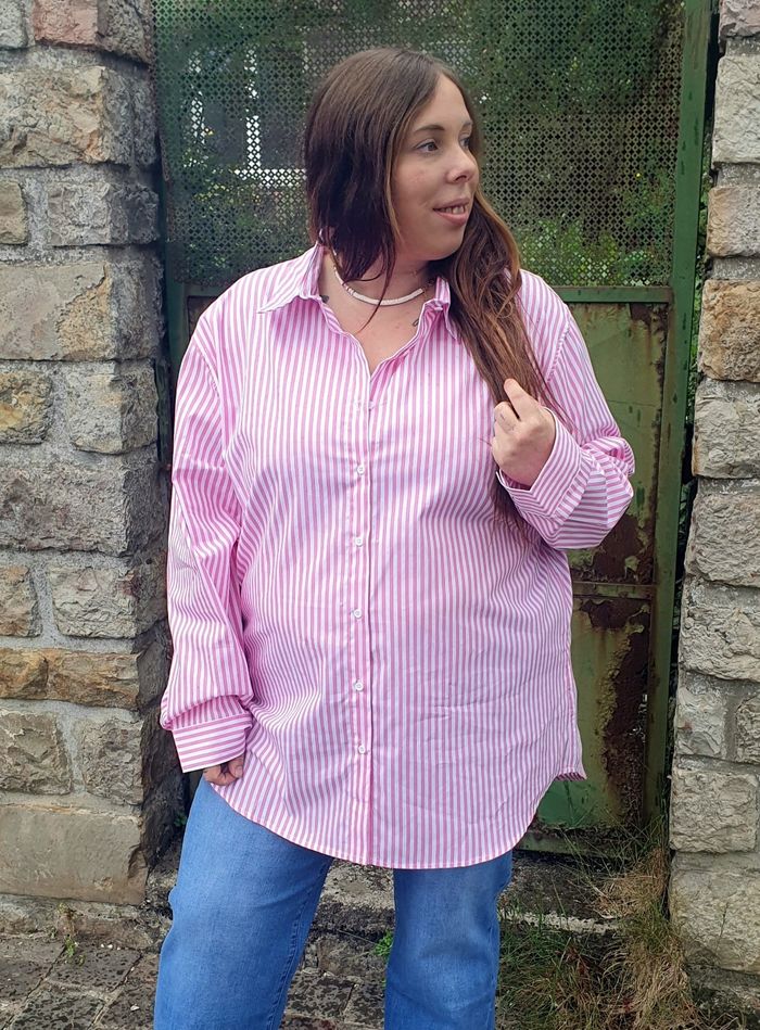 Chemise rayée rose/blanc coupe oversize 
Taille 44/46