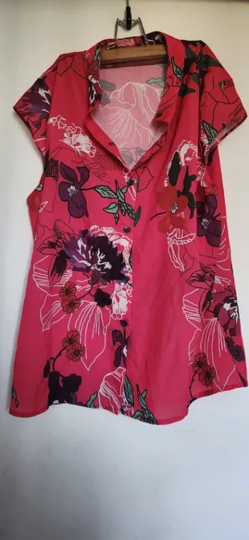 Blouse rose à fleurs