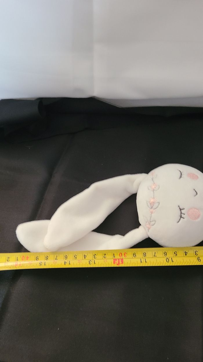 DOUDOU PELUCHE SIMBA TOYS LAPIN BLANC ENDORMI COURONNE FLEUR ROSE - photo numéro 4