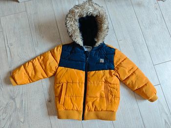 Doudoune a capuche 3 ans