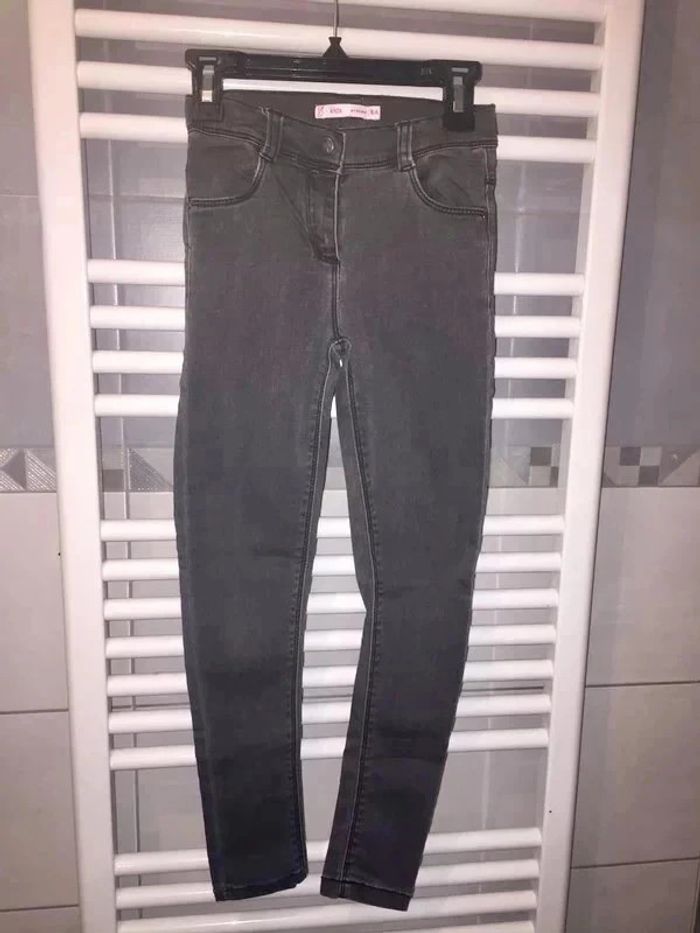Jeans skinny Gemo 8 ans en tbe à 5 euros