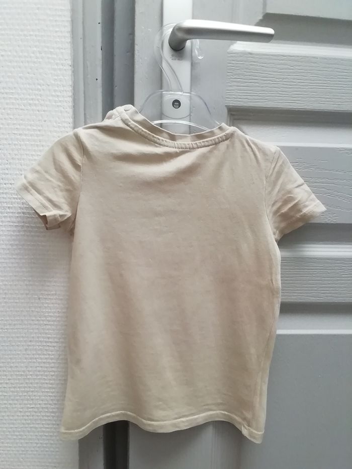 Vends t-shirt garçon été beige avec motif sur le devant - photo numéro 7
