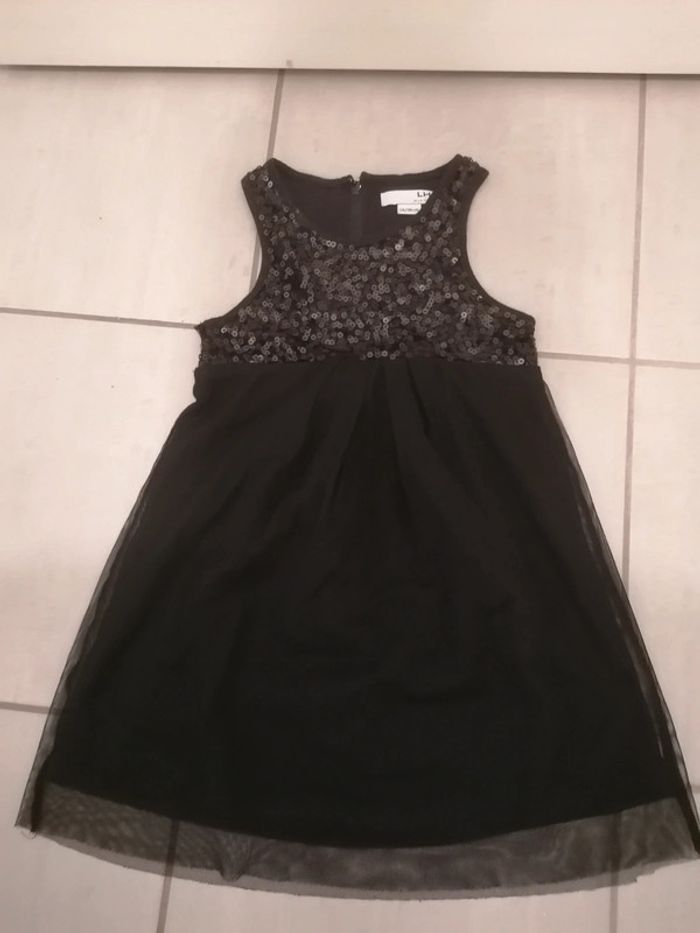 Robe de fête portée une fois comme neuve taille 5 ans