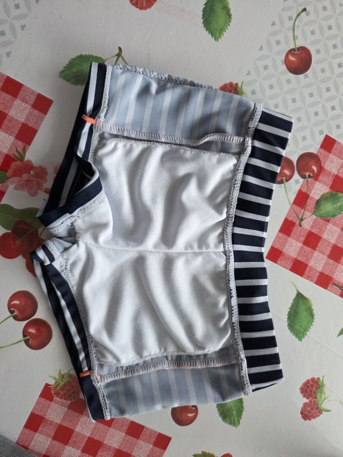 MAILLOT BAIN GARÇON BLEU MARINE/BLANC TAILLE 6ANS MARQUE NINETY EIGH - photo numéro 4