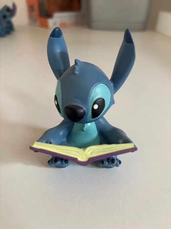 Figurine stitch showcase