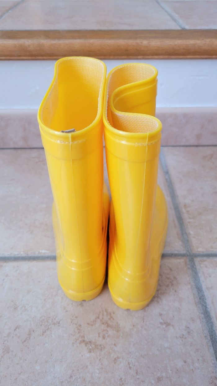 Paire de bottes de pluie jaune en 32/33 - photo numéro 5