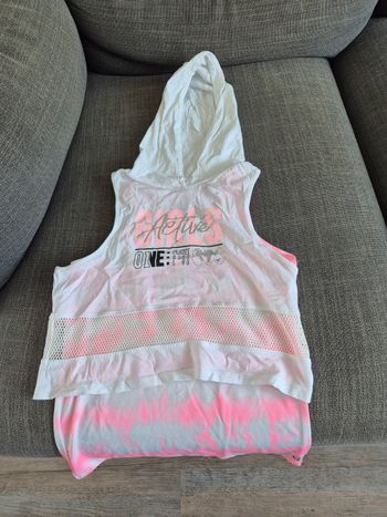 Tee shirt fille taille 13-14 ans