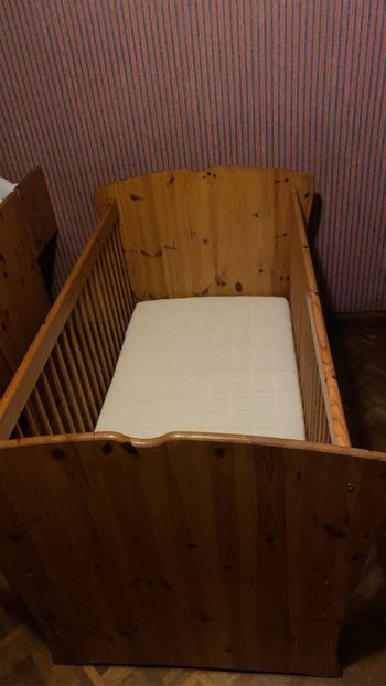 Lit en bois pour bébé