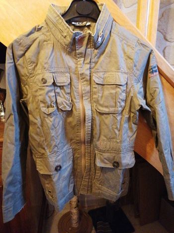 Blouson avec capuche intégrée