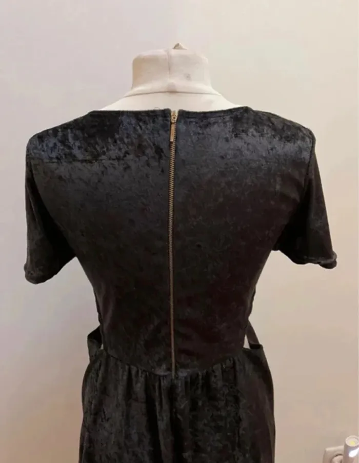 Superbe Robe en velours Collab 3 Suisses X Coeur de pirate 🌸 - photo numéro 8