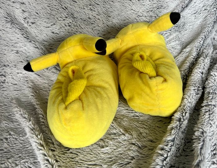 Chaussons hiver Pikatchu pointure 30 - photo numéro 4