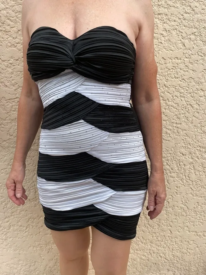 Robe bustier noire et blanche