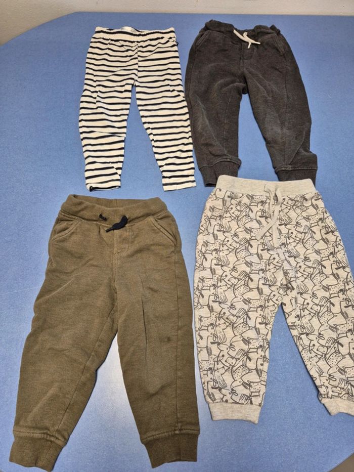 Lot de 4 jogging taille 3 ans