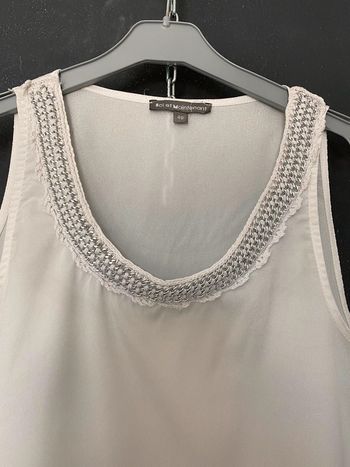 Top blouse encolure à détail