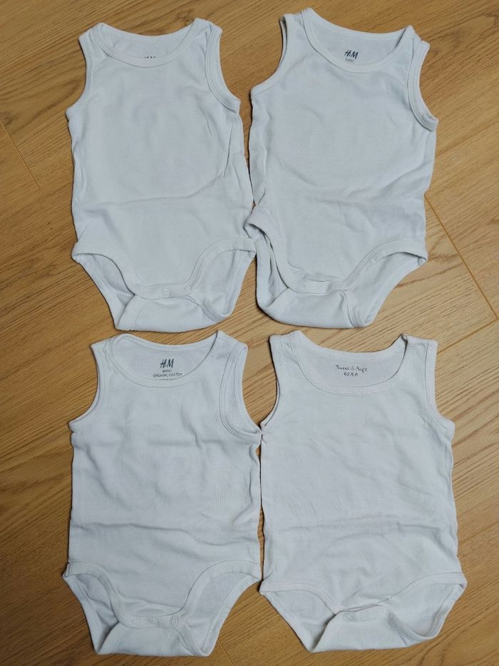 Lot 10 bodys 6 mois - photo numéro 2