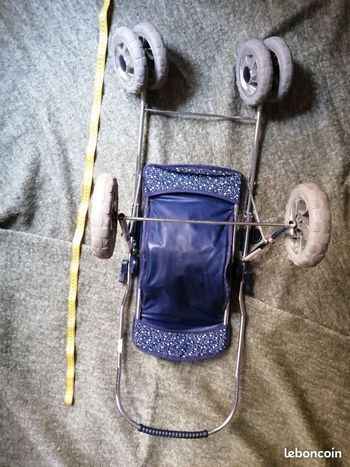 JOUET : poussette de poupée. 