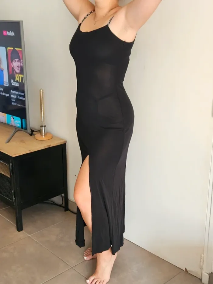 Robe de soirée longue noire fendue - photo numéro 14