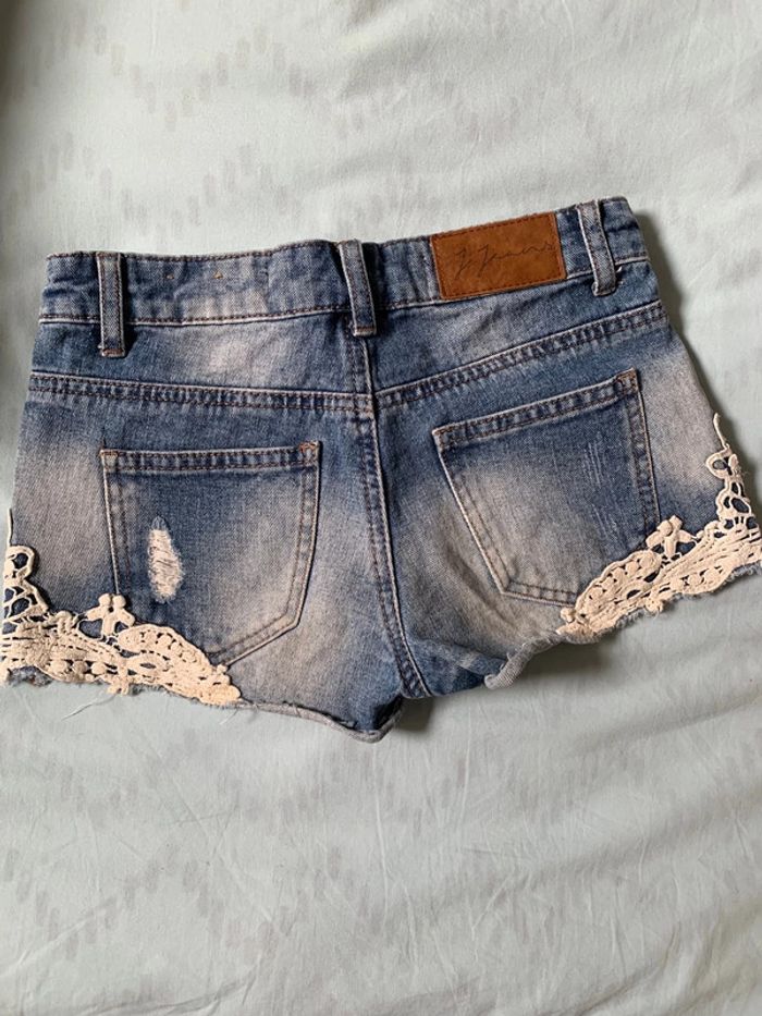 Short en jean avec dentelle - photo numéro 3