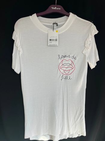 tee-shirts blanc bisous de fille .