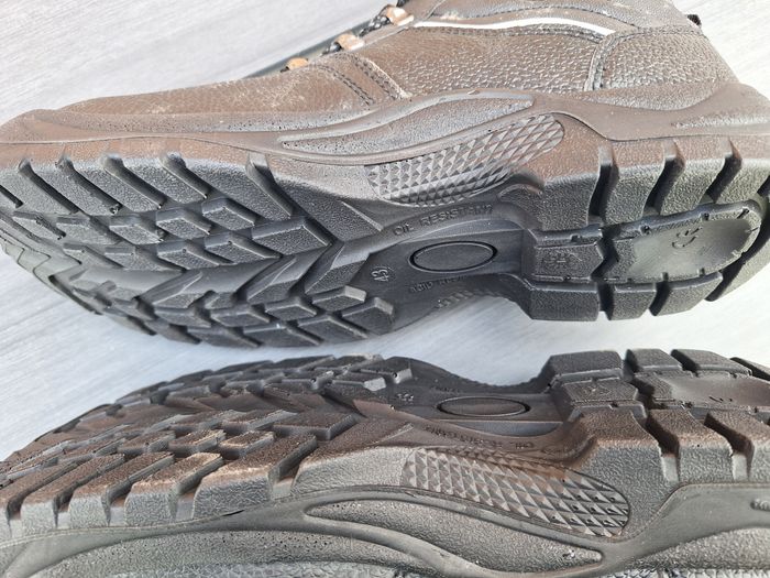 Chaussures de sécurité basses neuves pointure 43 - photo numéro 5