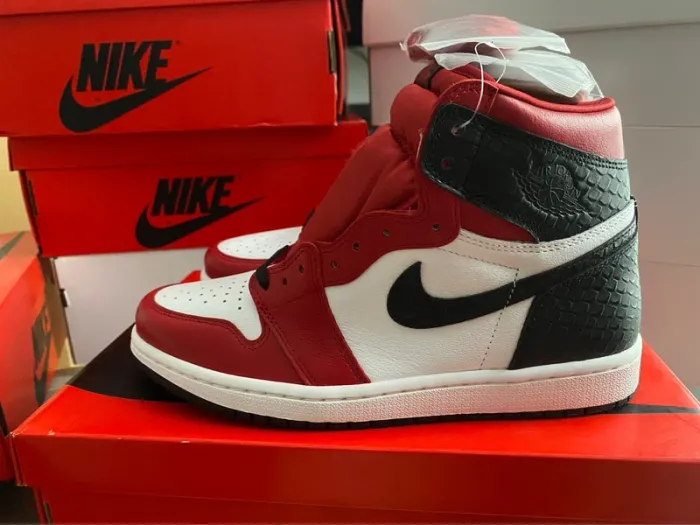 Jordan 1 high retro satin black snake - photo numéro 5