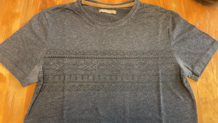 T-shirt gris moucheté avec imprimés - photo numéro 3