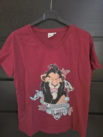 Tee-shirt bordeaux le roi lion Disney