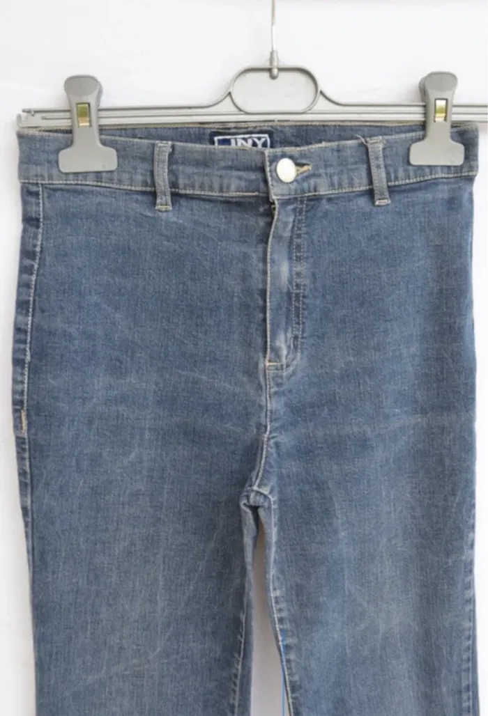 Jeans court