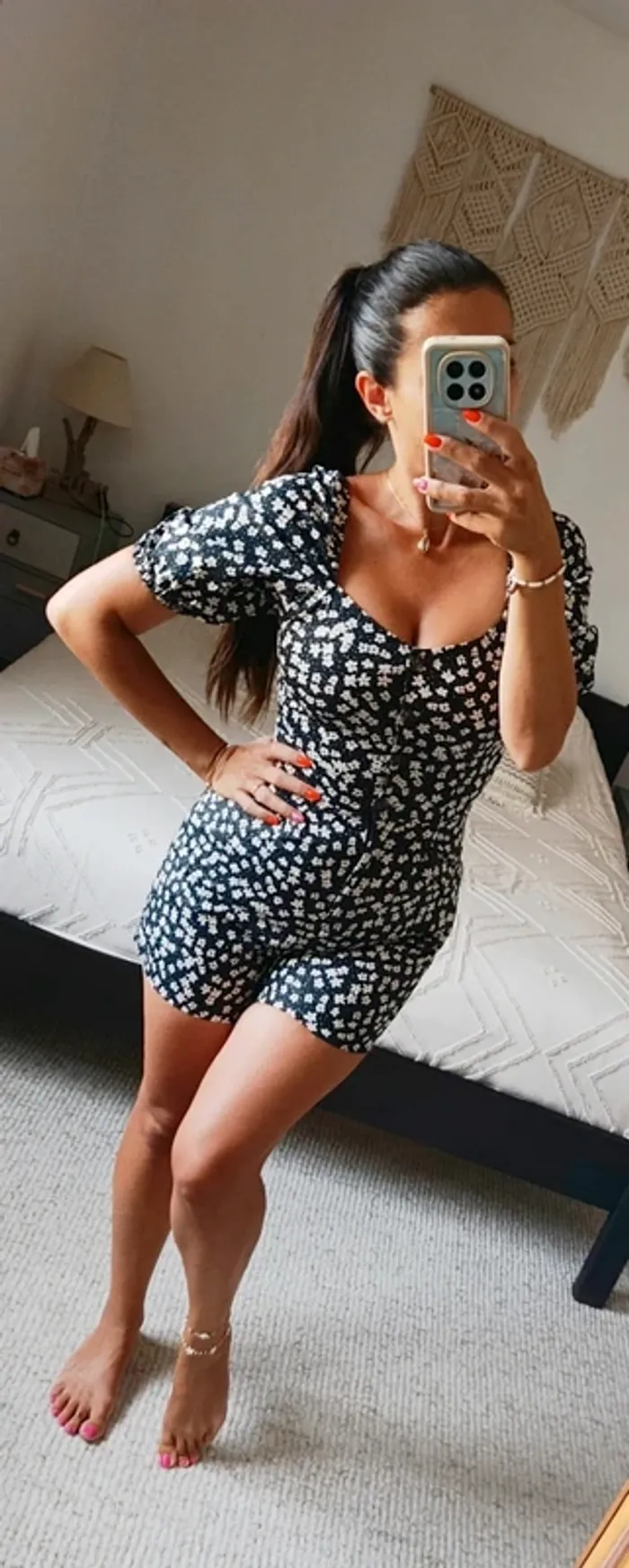 Combishort H&M 36 noir fleuri blanche manches courtes bouffantes