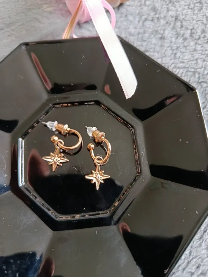 Boucles d'oreilles étoiles doré - photo numéro 2