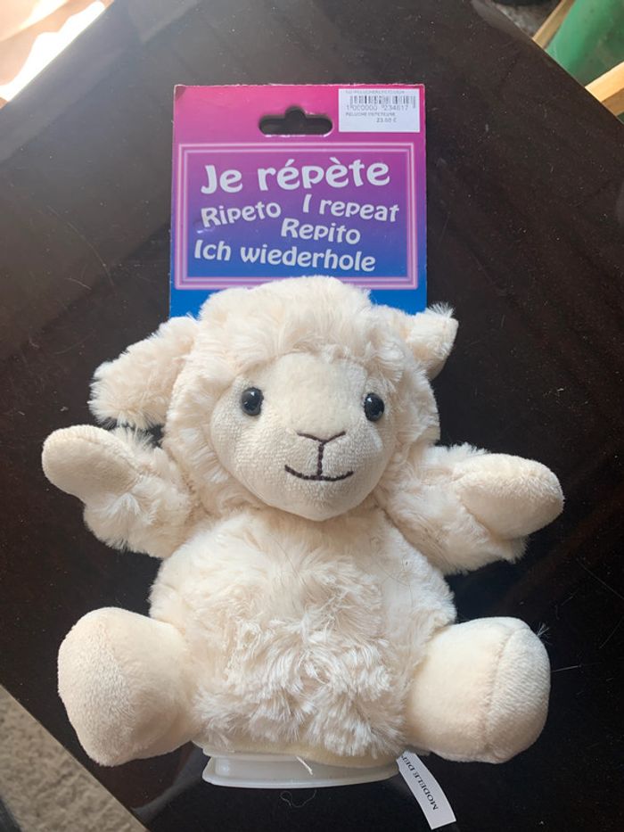 Peluche interactive mouton