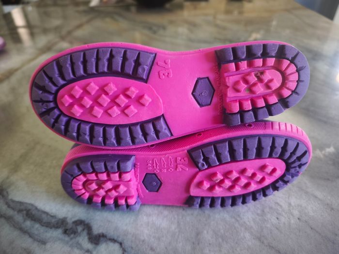 Bottes de pluie Decathlon. Couleurs violettes et Fushia. Taille 34. Lavées pour la vente. - photo numéro 2