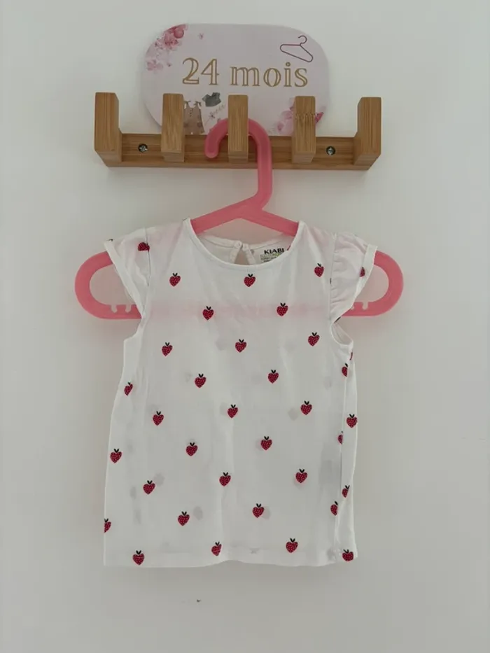 T-shirt blanc Kiabi 24 mois – Motif fraise craquant, petit prix