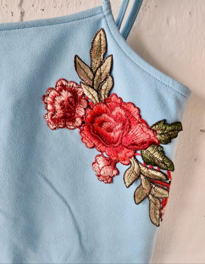 Top bustier fleuri Cherry Koko Ouverture glissière au dos Fleurs appliquées brodées Bretelles fines réglages - photo numéro 2