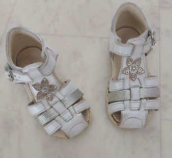Nus pieds fille taille 22