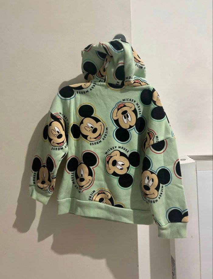 Sweat à capuche Mickey primark taille 3/4 ans