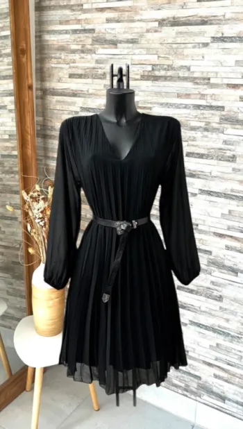 Robe noire manches longues