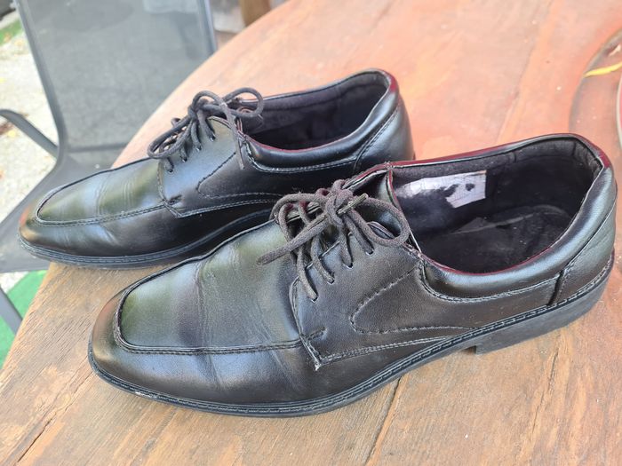 Chaussures. Homme. Taille 45. 1 éraflure - photo numéro 4