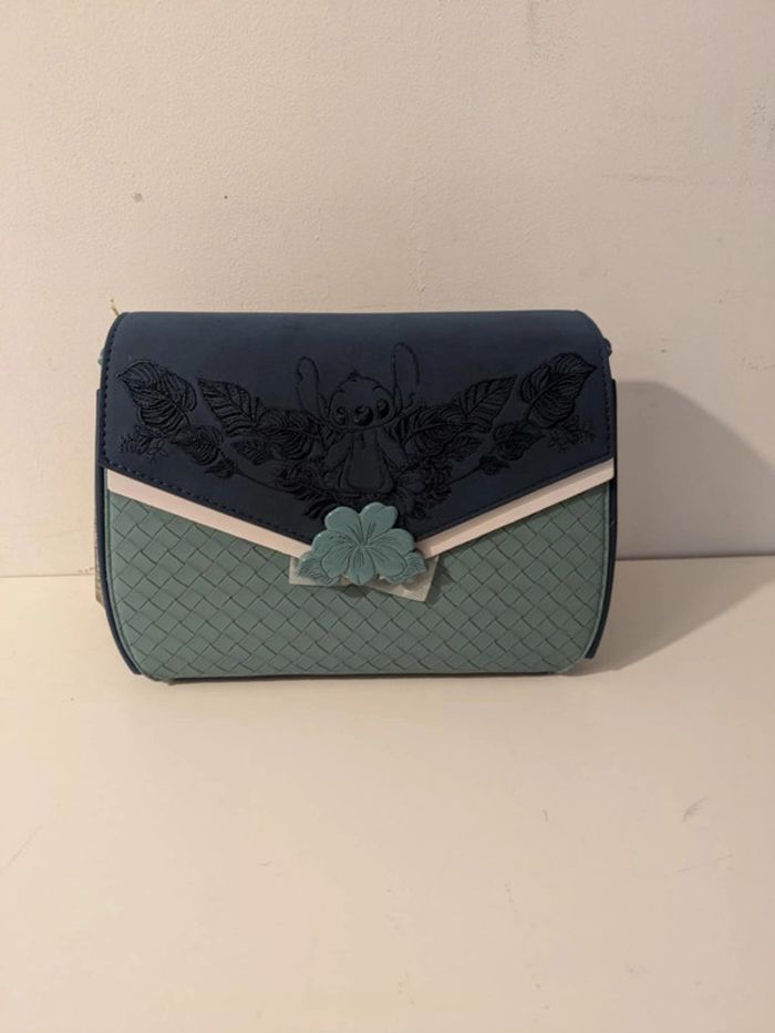 Loungefly sac  bandouliere Stitch