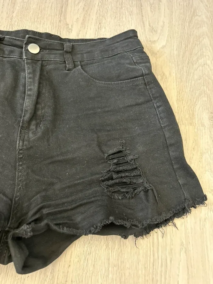 Short en jean effiloché noir - photo numéro 3