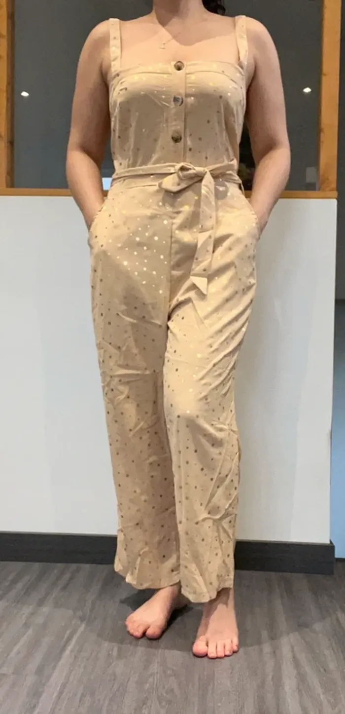Combinaison beige et dorée neuve