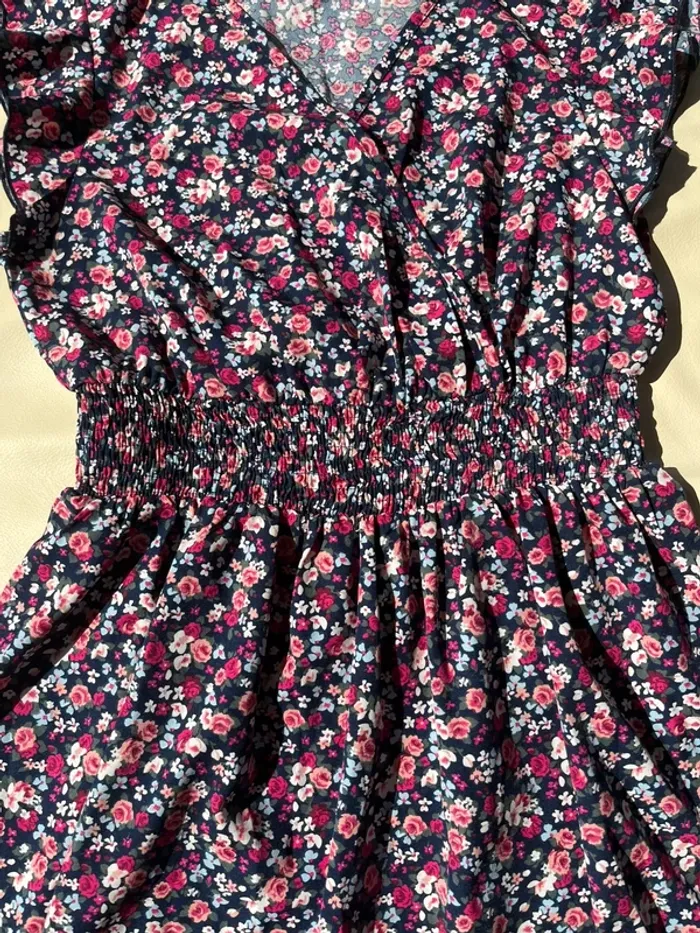 Jolie petite robe d été taille m pour 38 motif fleurit rose et noir taille élastique état neuf - photo numéro 4