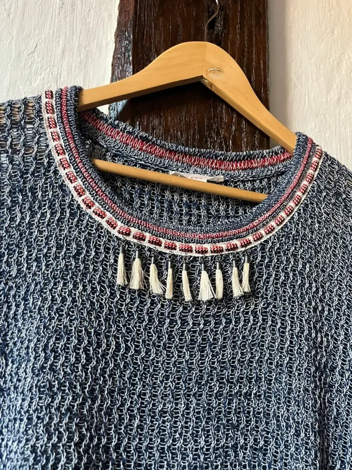 Haut ajouré bleu marine et blanc Esprit – T.L– détails brodés et pompons - photo numéro 4