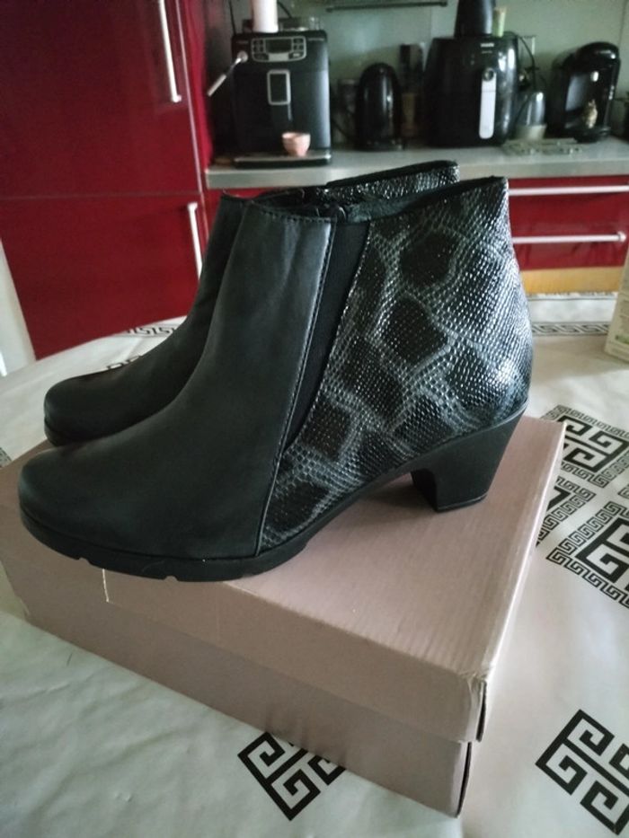 Bottines noires Trimares en cuir neuves  jamais portées dans leurs boîte d origine pointure 38 - photo numéro 2